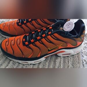 Nike Men's Vibrant Orange and Black Sneakers